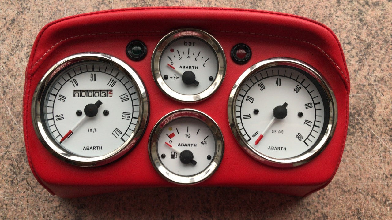 CRUSCOTTO SPORTIVO ROSSO CON STRUMENTI BIANCHI ABARTH FIAT 500